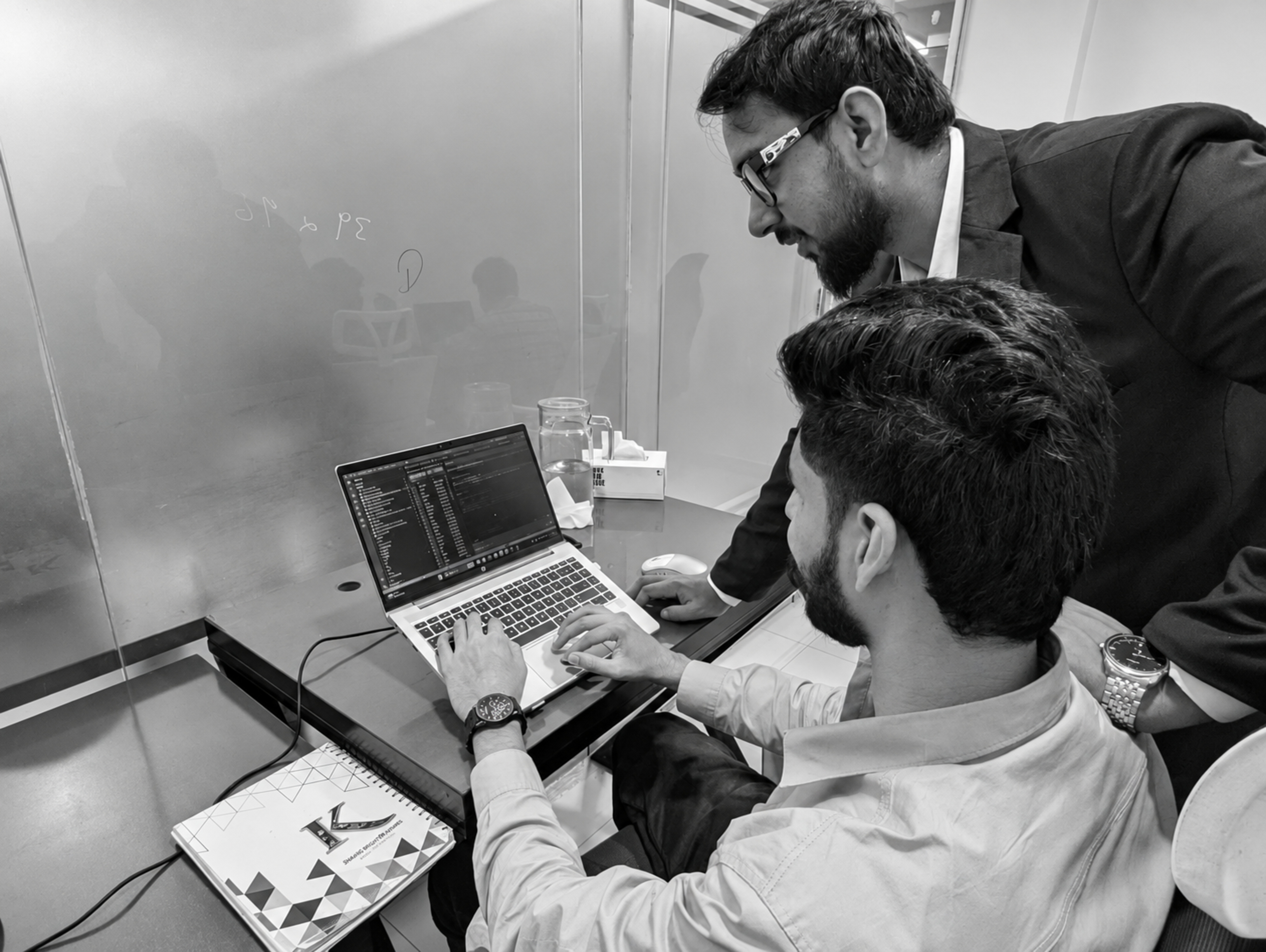 Ali Hamza, ScaleVexo Founder & CEO, teaching a live masterclass